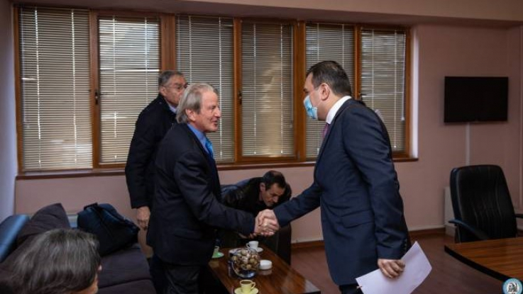 Ֆրանսիայի նախկին արտգործնախարարին շնորհվել է Երևանի բժշկական համալսարանի պատվավոր դոկտորի կոչում