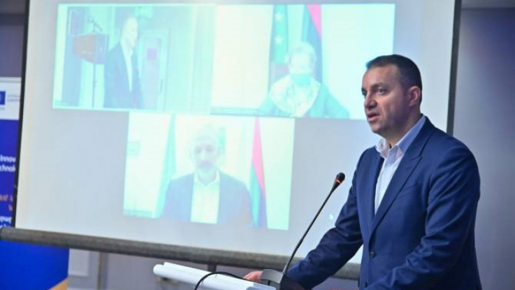 Կառավարությունը սկսելու է ուղիղ աշխատել փոքր և միջին ձեռնարկատերերի հետ․ Վահան Քերոբյան