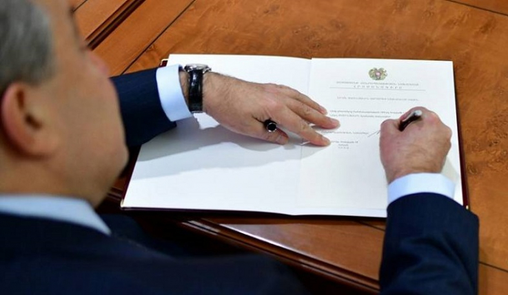 Արմեն Սարգսյանը մի շարք օրենքներ է ստորագրել