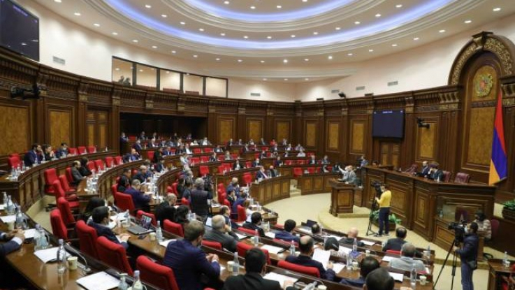 ԱԺ-ում մեկնարկել է արտահերթ նիստ. օրակարգում Ընտրական օրենսգրքի փոփոխություններն են. ՈՒՂԻՂ