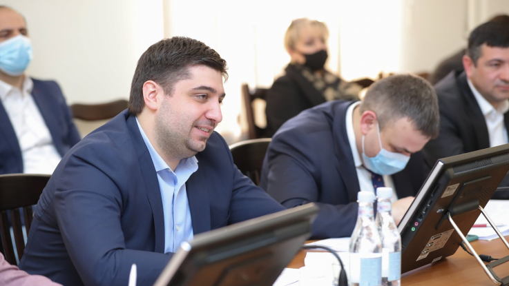 Վաղարշակ Հակոբյանն առաջարկում է ճանապարհային նշանների միջոցով բարելավել միջհամայնքային ճանապարհների կահավորումը