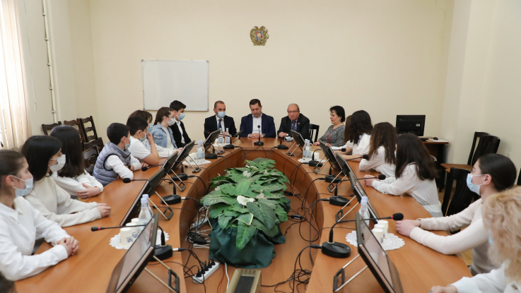 Աշակերտներն ԱԺ-ում ներկա եղան Կառավարության ծրագրի 2020-ի կատարման ընթացքի զեկույցին