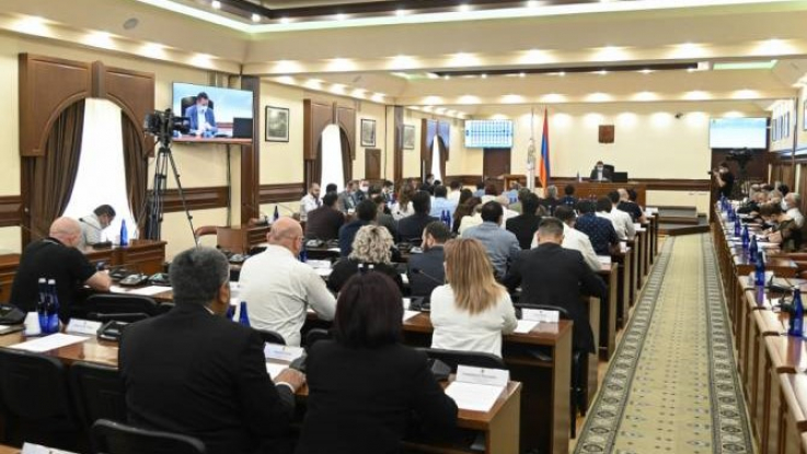 Երևանի ավագանին որոշեց քաղաքապետի լիազորությունների կատարման բյուջեն կրճատել շուրջ 3.9 մլրդ դրամով