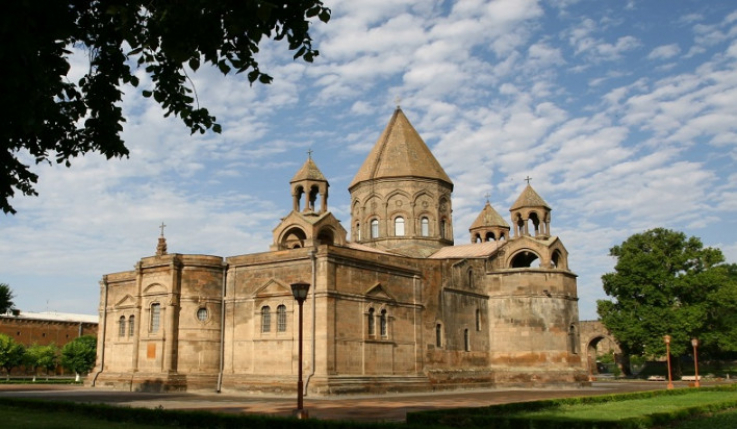 Հայ Առաքելական Եկեղեցին նշում է Կաթողիկե Սուրբ Էջմիածնի հիմնադրման տոնը