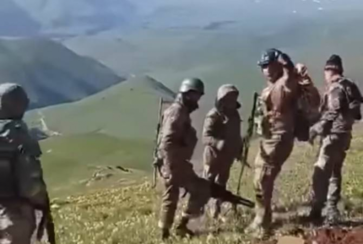 Հայ և ադրբեջանցի զինծառայողների միջև միջադեպի մասին համացանցում տարածվող տեսանյութը հին է. ՊՆ
