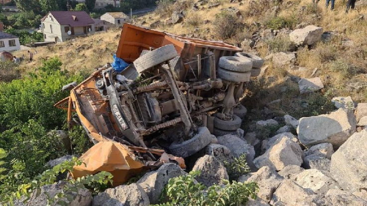 «Կամազ»-ը գլորվել է ձորը. վարորդը տեղում մահացել է. լուսանկարներ