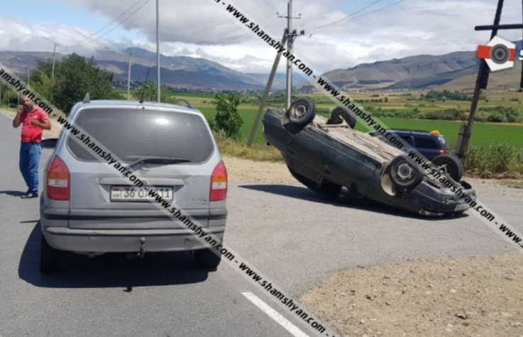 Լոռու մարզում բախվել են Opel-ն ու ВАЗ 21010–ը. վերջինս գլխիվայր շրջվել է