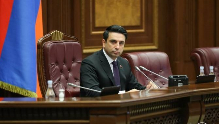 Ալեն Սիմոնյանը նկատողություն հայտարարեց ՔՊ-ի պատգամավորին