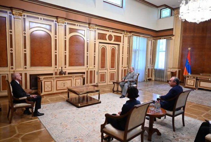 Արմեն Սարգսյանն ընդունել է Գերմանիայի դեսպանին՝ Հայաստանում դիվանագիտական առաքելությունն ավարտելու առիթով (տեսանյութ)