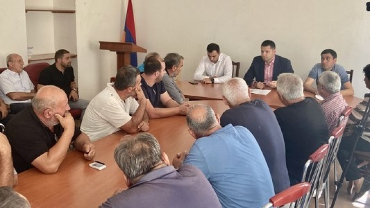 Արմավիրի մարզպետը խաղողագործների հետ է հանդիպել