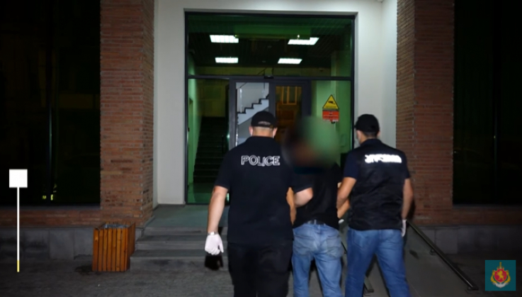 Թբիլիսի բնակչի մոտ թմրանյութերի խոշոր խմբաքանակ է հայտնաբերվել (տեսանյութ)