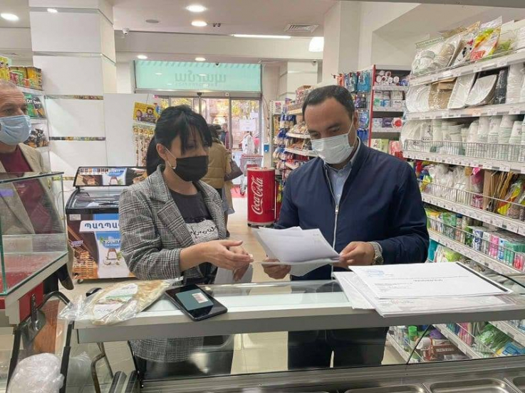 Կորոնավարակի հաղթահարմանն ուղղված կիրակնօրյա ստուգայցերը ՍԱՏՄ տեսուչներն անցկացրել են ոչ միայն իրացման ցանցում, այլև հանրային սննդի օբյեկտներում