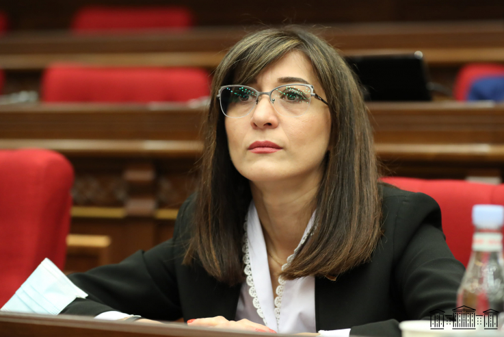 Ռոբերտ Քոչարյանի ինքնամերկացումը իր իսկ գրքում. Արփի Դավոյան
