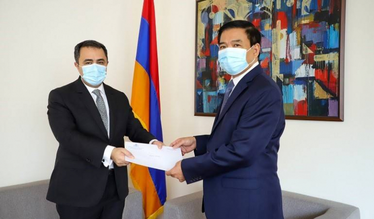 Կամբոջիայի Թագավորության դեսպանն իր հավատարմագրերի պատճենն է հանձնել ՀՀ ԱԳ նախարարի տեղակալին