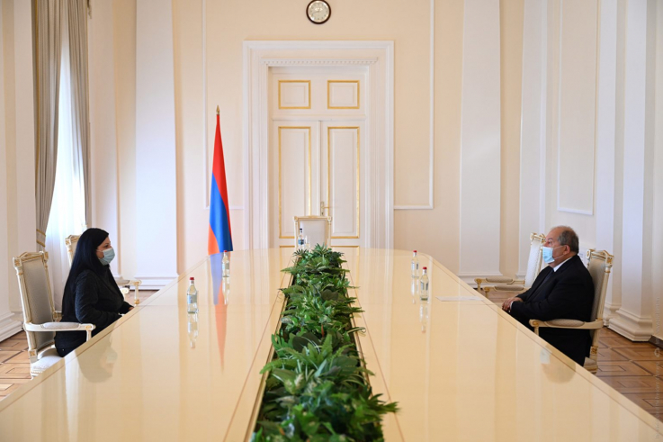 Նախագահ Արմեն Սարգսյանը հանդիպել է Վանո Սիրադեղյանի դստեր հետ