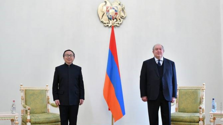 Արմեն Սարգսյանը հանդիպել է Հայաստանում Չինաստանի դեսպան Ֆան Յունի հետ