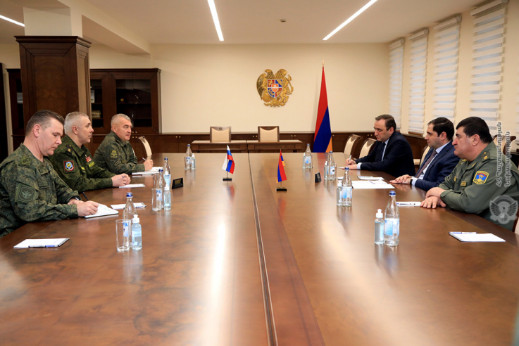 Սուրեն Պապիկյանն ընդունել է Արցախում ՌԴ խաղաղապահ ուժերի նորանշանակ հրամանատար Անդրեյ Վոլկովին և գեներալ-լեյտենանտ Ռուստամ Մուրադովին