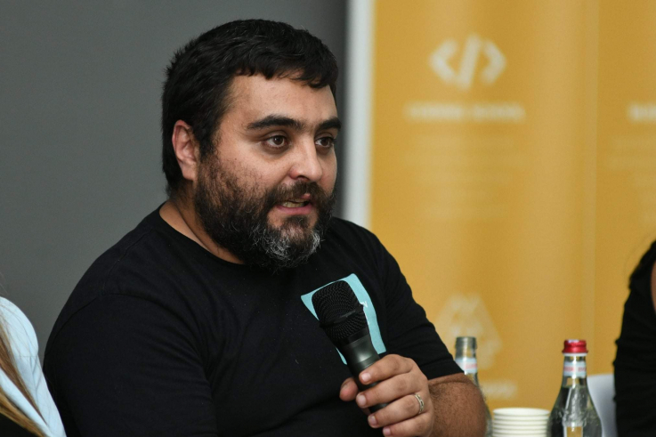 Էս իրադրությունը, գուցե, կբերի գիտակցման, թե ինչ կարևոր է ՍԵՓԱԿԱՆ պետություն ունենալը, սեփական քաղաքացիություն ունենալը, համայն հայության համար որքան կարևոր է անկախ, սուվերեն Հայաստանի Հանրապետության լինելը