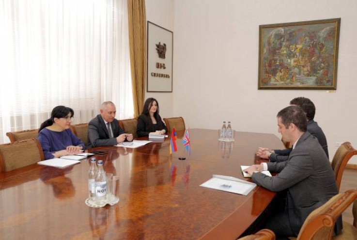 ՀՀ ԱԻ նախարար Անդրանիկ Փիլոյանն ընդունել է Հայաստանում Միացյալ Թագավորության դեսպան Ջոն Գալագերին
