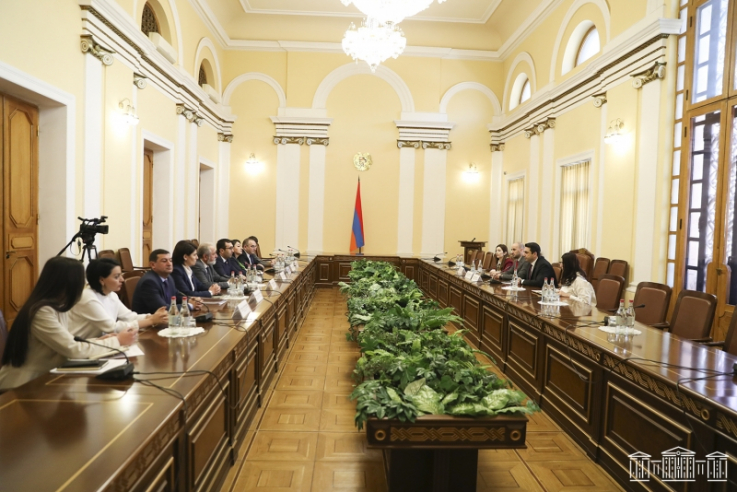 Ալեն Սիմոնյանը և Արցախի խորհրդարանականները քննարկել են գազամատակարարման խնդիրները և անվտանգային հարցերը