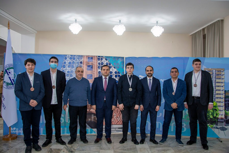 Հինգ մեդալ՝ ֆիզիկայի միջազգային օլիմպիադայից. Տիգրան Ավինյան