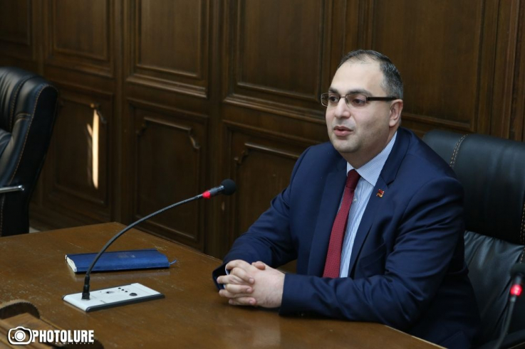 Ինչ տեղի կունենա, եթե ընդդիմադիր խմբակցությունները վայր դնեն մանդատները. պարզաբանում է Վլադիմիր Վարդանյանը