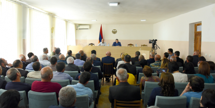 Արցախը շարունակում է պահպանել իր ապագայի տեսլականը. Արայիկ Հարությունյանը Մարտունիում հանդիպել է շրջանի պատասխանատուների հետ