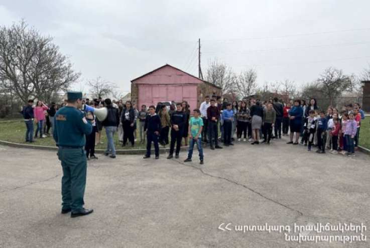 Սյունիքի մարզի 4 դպրոցներում անցկացվել են երկրաշարժի և հրդեհի սցենարներով ուսումնավարժություններ