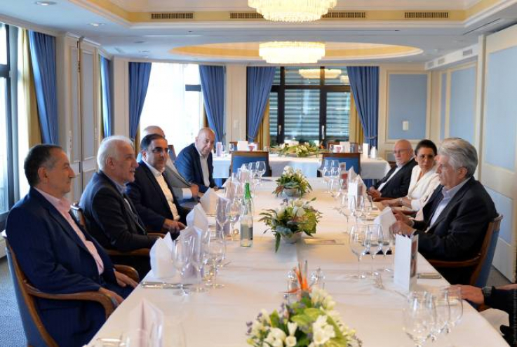 Հայաստանի նախագահը հանդիպել է Շվեյցարիայի հայ համայնքի ներկայացուցիչների հետ