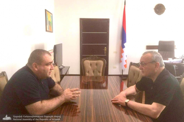 ԱՀ ԱԺ նախագահ Արթուր Թովմասյանը Երևանում հանդիպել է ՀՀ-ում ԱՀ կառավարության օպերատիվ շտաբի պետ Միքայել Վիրաբյանի հետ