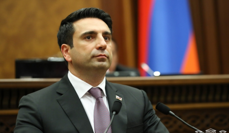 Տղայական է, թող Սաղաթելյանը հյուրանոցը Շուշիում կառուցեր, Օհանյանը՝ դղյակը Ստեփանակերտում. Ալեն Սիմոնյան