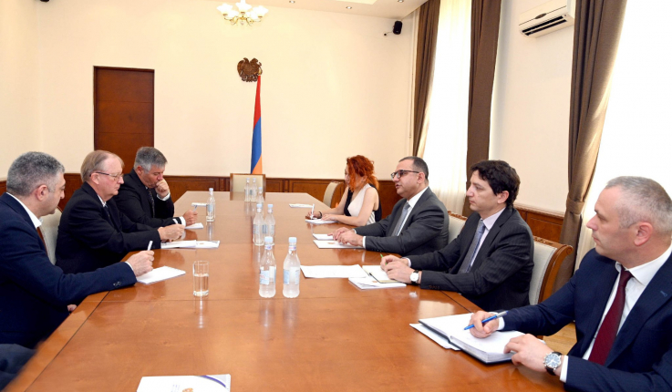 Տիգրան Խաչատրյանը հանդիպել է ԱԶԲ ներկայացուցիչների հետ