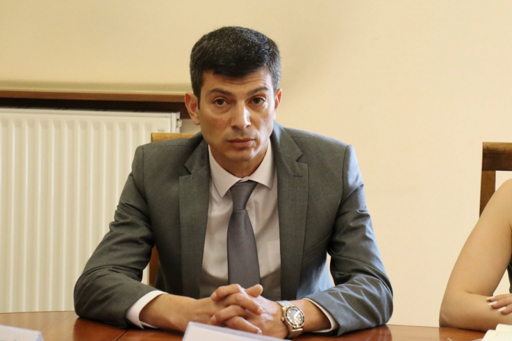 Հակոբ Սիմիդյանը նախարարության աշխատակազմին է ներկայացրել նախարարի նորանշանակ տեղակալին
