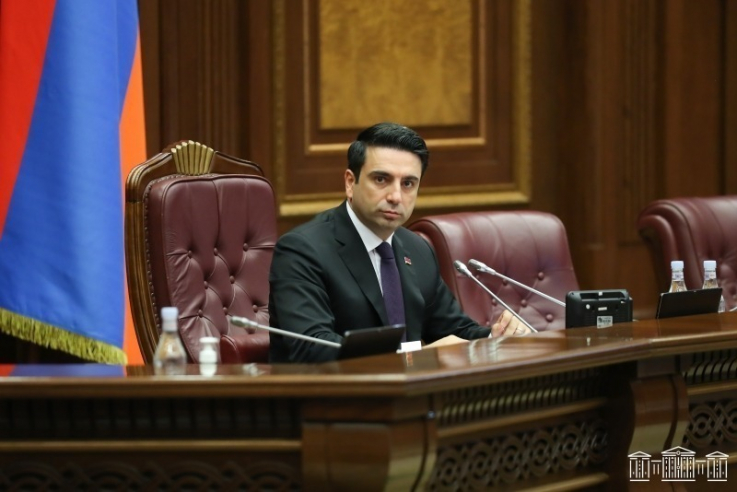 Ալեն Սիմոնյանը ԱԺ պատգամավոր Արթուր Ղազինյանի հրաժարականի դիմումի առնչությամբ հանդես է եկել հայտարարությամբ