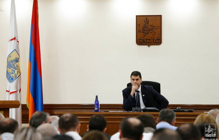Երևանի քաղաքապետը դժգոհ է գծանշման գործընթացից