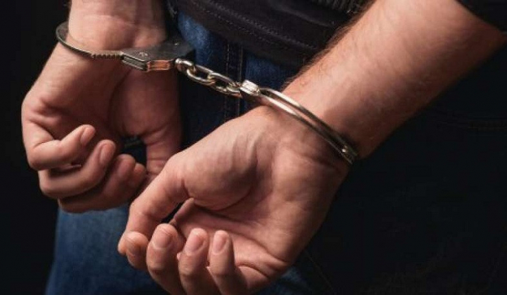 26-ամյա երիտասարդը թոշակառուին գցել է բազմոցին, հափշտակել նրա ոսկյա շղթան ու հեռացել