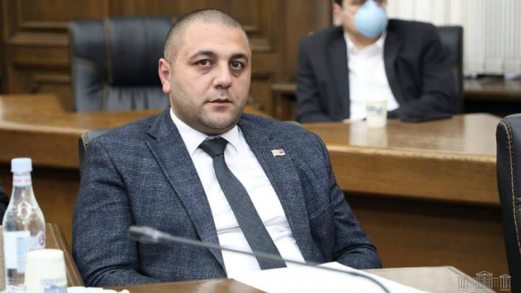 Երեկ Գյումրիում շառիկը, շեկլիկը, շուստռիկը և ևս մի քանի թափթփուկ գիշերվա կեսին քաղաքի փողոցներով բարձր ձայնային ազդանշաններով խանգարում էին քաղաքացիների անդորրը.Կարեն Սարուխանյան