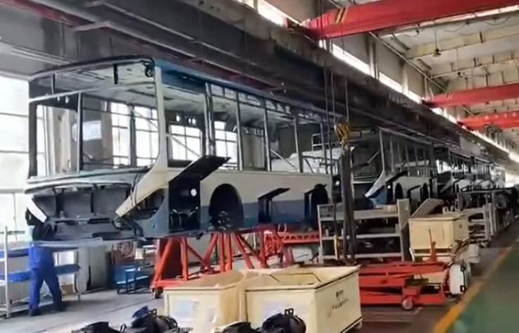 Հրաչյա Սարգսյանը տեսանյութ է հրապարակել, որտեղ ցուցադրված է 165 ավտոբուսի արտադրությունը, որոնք պետք է ժամանեն Հայաստան դեկտեմբերին