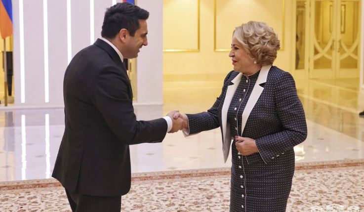 Մեր դիրքորոշումը միանշանակ է. Ադրբեջանի ԶՈԻ-ն պետք է լքի ՀՀ ինքնիշխան տարածքը. Ալեն Սիմոնյանը՝ Վալենտինա Մատվիենկոյին