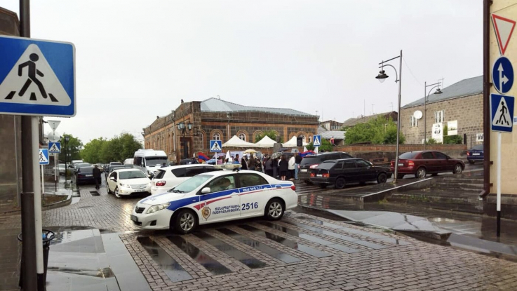 Շիրակի մարզի բնակիչը խոստովանել է, որ Պեմզաշենում սպանել է 31-ամյա կնոջն ու նրա երեխաներին. փնտրվում է ևս մեկ անձ