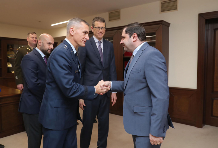 Սուրեն Պապիկյանն ընդունել է գեներալ-մայոր Դանիել Լասիկայի գլխավորած պատվիրակությանը. ՊՆ