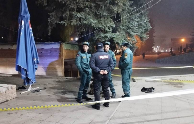 ԱԻՆ-ը՝ Գյումրիում եղևնու վրա բարձրացած, այնուհետև ինքնահրկիզված տղամարդու մասին