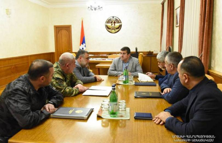Արցախի նախագահն ուժային կառույցների ղեկավարների հետ քննարկել է Լաչինի միջանցքի փակման հետևանքով ստեղծված իրավիճակը