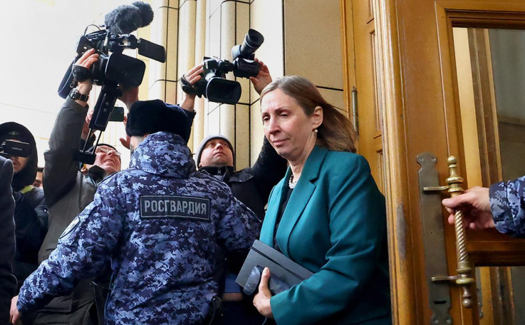 «Պատերազմը ԱՄՆ-ի բիզնեսն է». Լին Թրեյսիին փորձել են սադրել ՌԴ դեսպանատուն մտնելիս