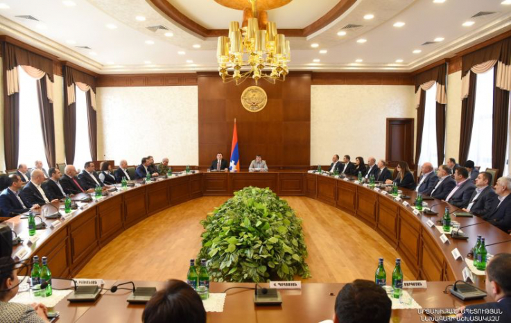Բացառված է Ադրբեջանի հետ ինտեգրացիոն որևէ գործընթաց. Արայիկ Հարությունյանը ներկայացրել է ԱՀ նորանշանակ պետական նախարարին