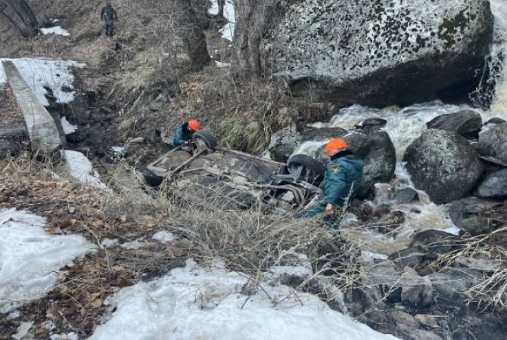 Ջերմուկում գլխիվայր շրջված ավտոմեքենայի վարորդն ինքնուրույն դուրս է եկել ավտոմեքենայից և հոսպիտալացվել