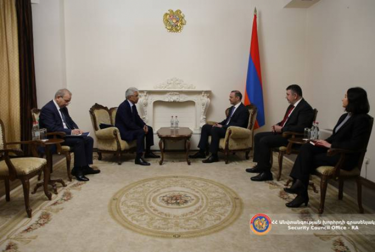 Արմեն Գրիգորյանը և Իմանգալի Տասմագամբետովը քննարկել են ՀԱՊԿ պատասխանատվության գոտում ստեղծված իրավիճակը