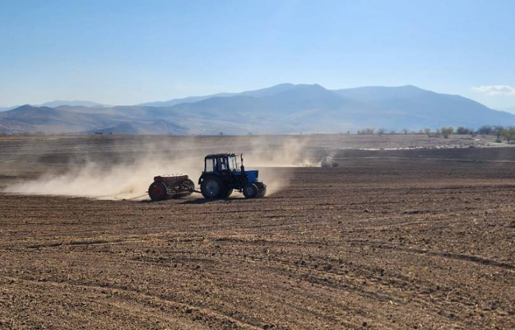 Ադրբեջանի ԶՈՒ-ն Մարտունիում կրակ է բացել կոմբայնավարի, Ճարտարում՝ տրակտորիստի ուղղությամբ. ԱՀ ՆԳՆ