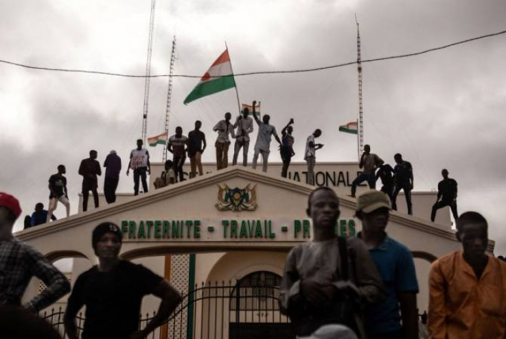 Լրագրողները Նիգերում աջակցում են ապստամբների կառավարությանը