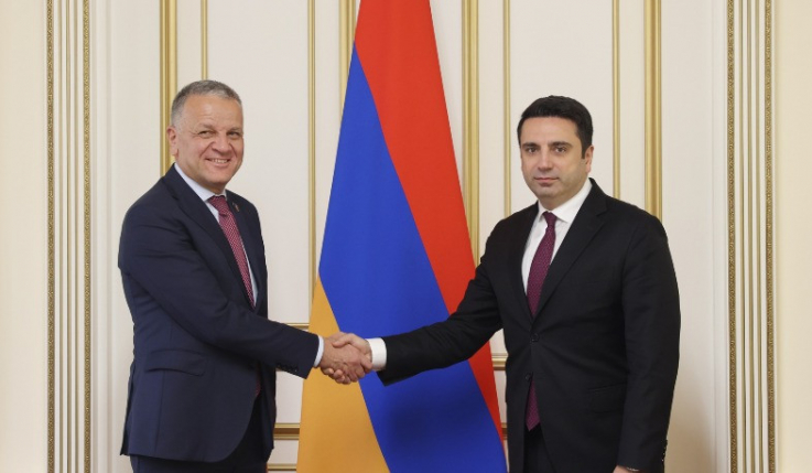 Իրավիճակը ծայրահեղ ծանր է Հայաստանի և հայ ժողովրդի համար. ՀՀ-ում ԵՄ պատվիրակության ղեկավարը՝ Ալեն Սիմոնյանին
